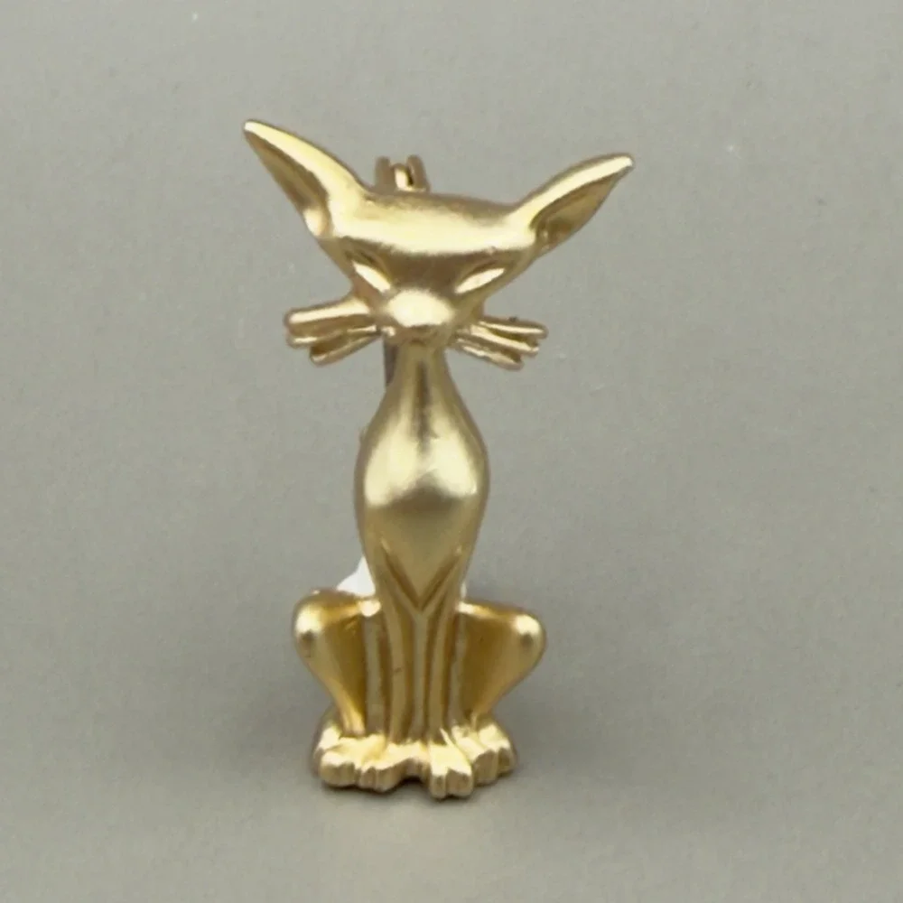 Vintage Gold Tone Sitting Cat Brooch Pin Minimalist Feline Kitty Unsigned